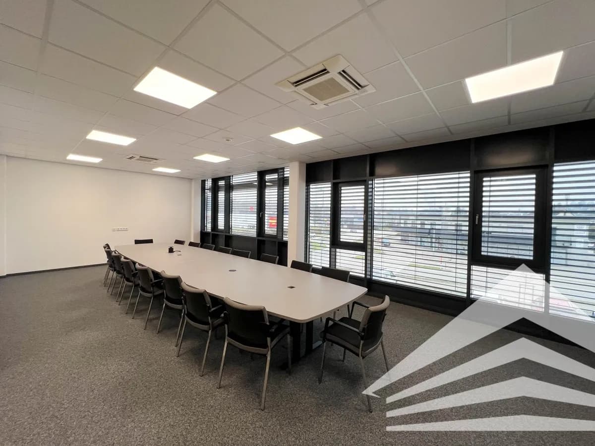 7-Zimmer-Gewerbeimmobilie mieten in Urfahr-Umgebung – 420 m², € 6.527 – Bild 8 von 19