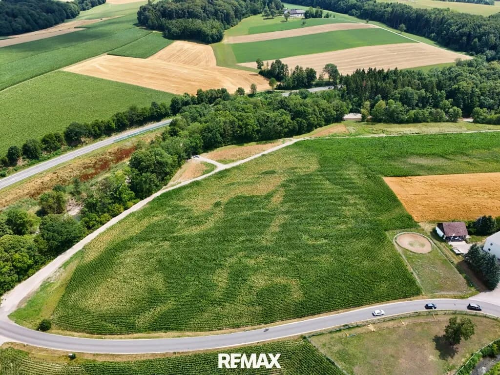 Grundstück kaufen in Sankt Pölten Land – 12 791 m², € 2.300.000