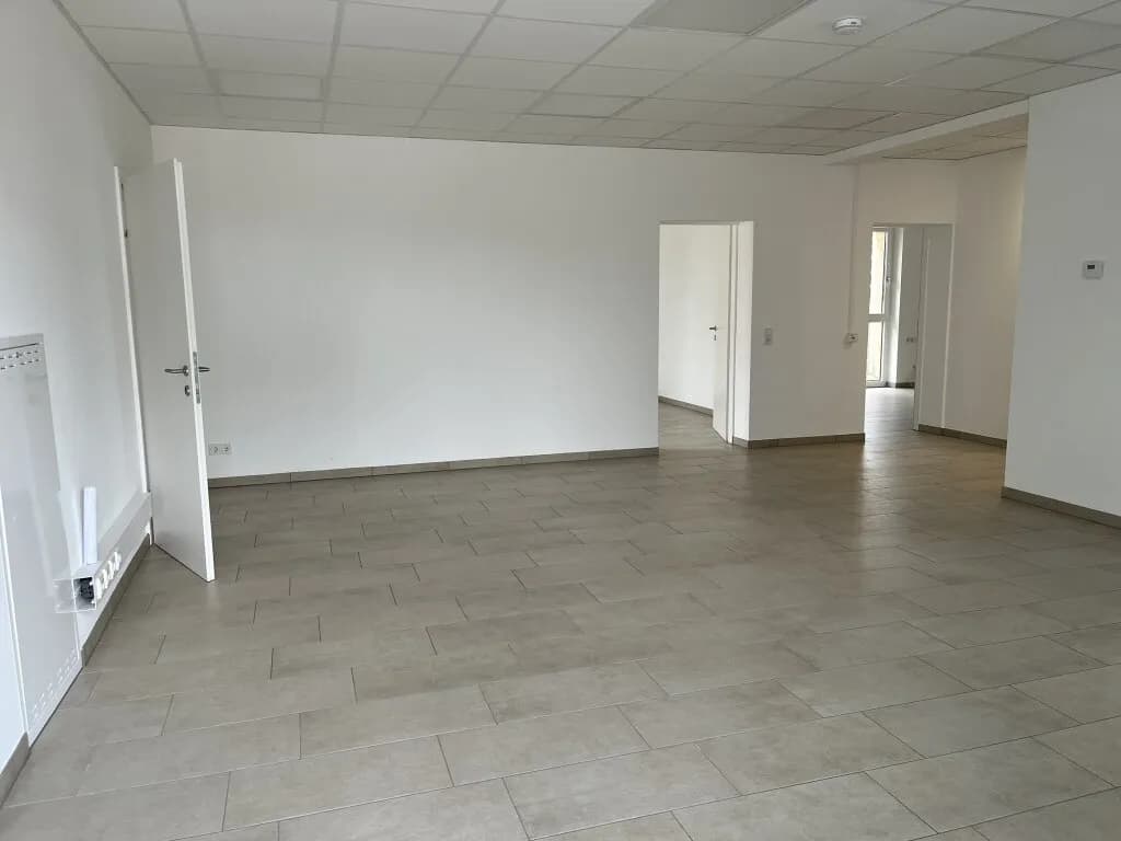 3-Zimmer-Gewerbeimmobilie mieten in Perg – 137 m², € 1.301 – Bild 2 von 19