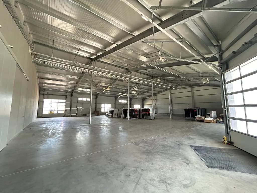 Gewerbeimmobilie mieten in Baden – 900 m², € 7.290 – Bild 4 von 8