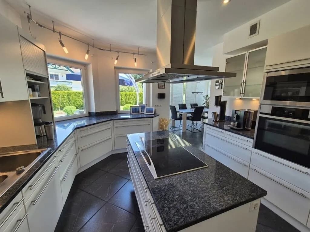 6-Zimmer-Haus kaufen in Vöcklabruck – 230 m², € 1.290.000 – Bild 3 von 25