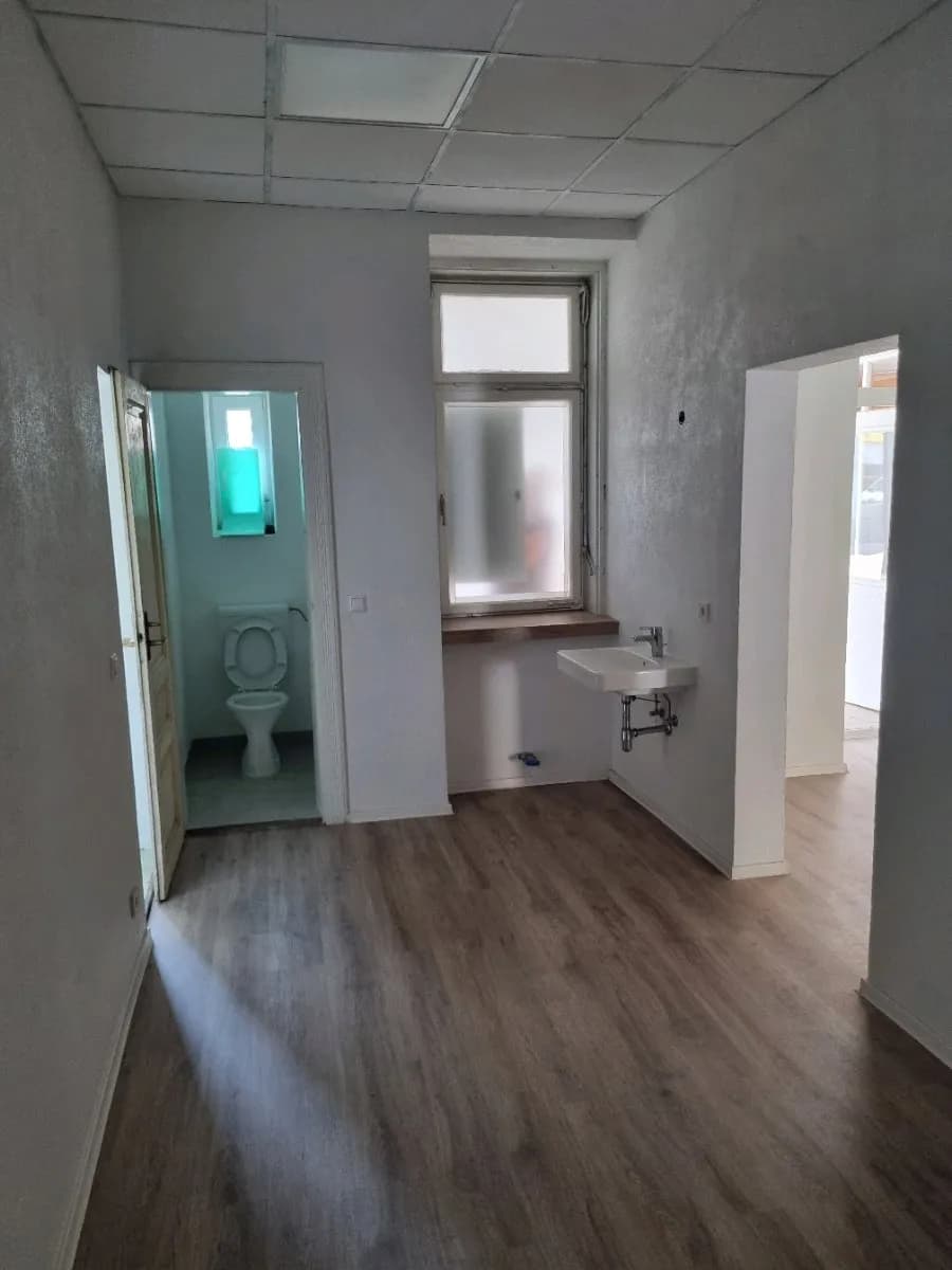 6-Zimmer-Gewerbeimmobilie mieten in Wien – 159 m², € 2.100 – Bild 7 von 11