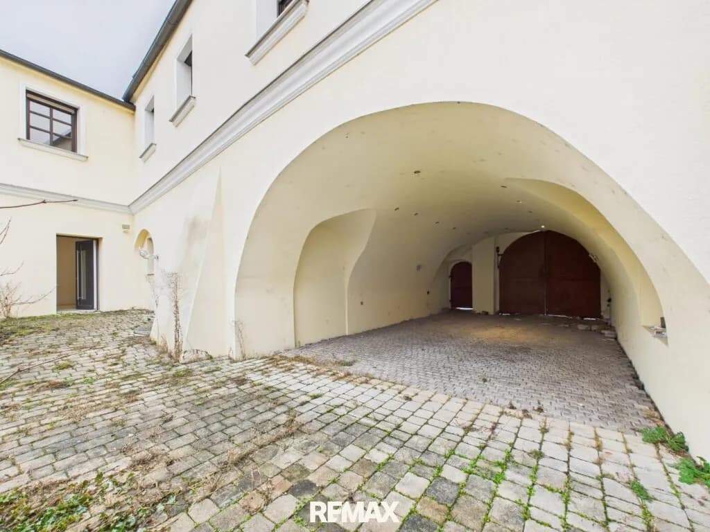 10-Zimmer-Haus kaufen in Eisenstadt - Umgebung – 254 m², € 635.000 – Bild 2 von 18