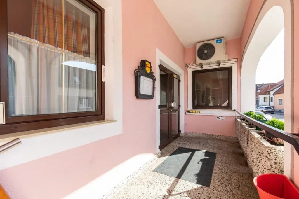 Gewerbeimmobilie kaufen in Bruck an der Leitha – 1 084 m², € 649.000 – Bild 2 von 25