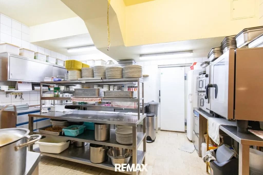 Gewerbeimmobilie kaufen in Bruck an der Leitha – 1 084 m², € 649.000 – Bild 6 von 25