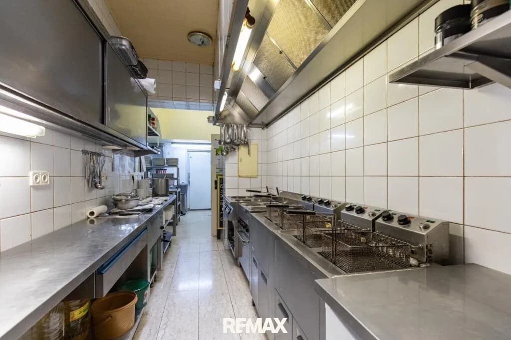 Gewerbeimmobilie kaufen in Bruck an der Leitha – 1 084 m², € 649.000 – Bild 7 von 25