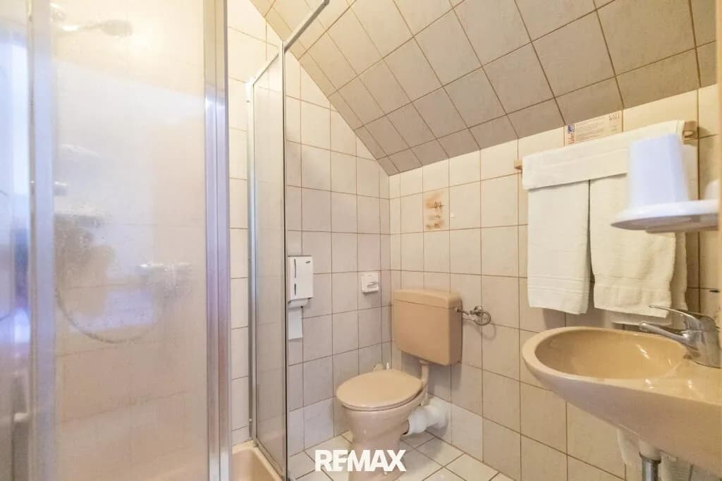 Gewerbeimmobilie kaufen in Bruck an der Leitha – 1 084 m², € 649.000 – Bild 22 von 25