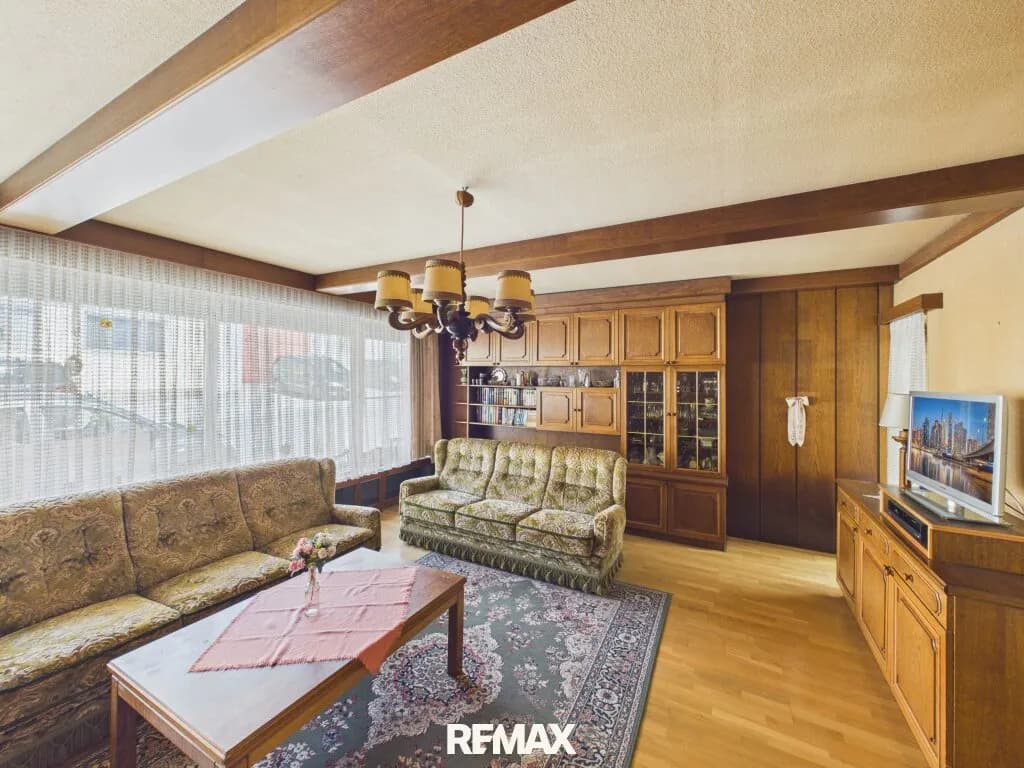 6-Zimmer-Haus kaufen in Bruck an der Leitha – 163 m², € 180.000