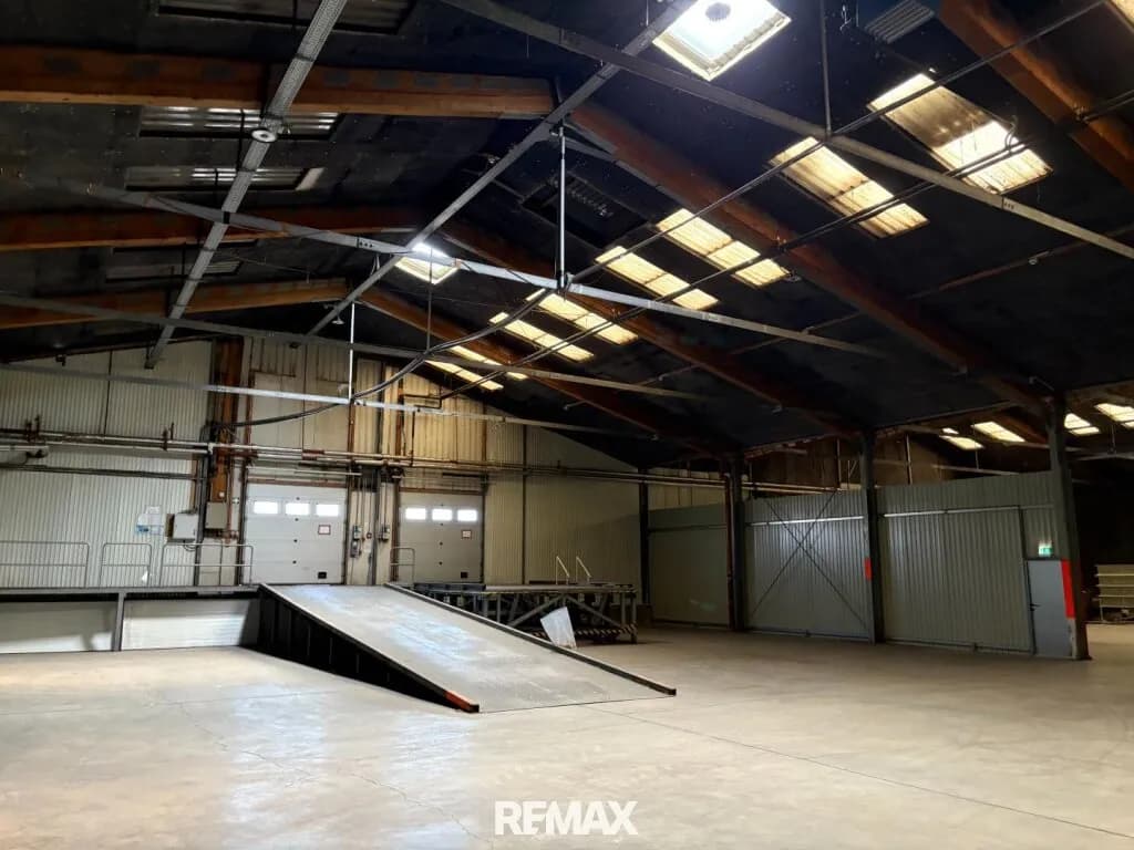 Gewerbeimmobilie mieten in Neusiedl am See – 500 m², € 3.000 – Bild 2 von 4
