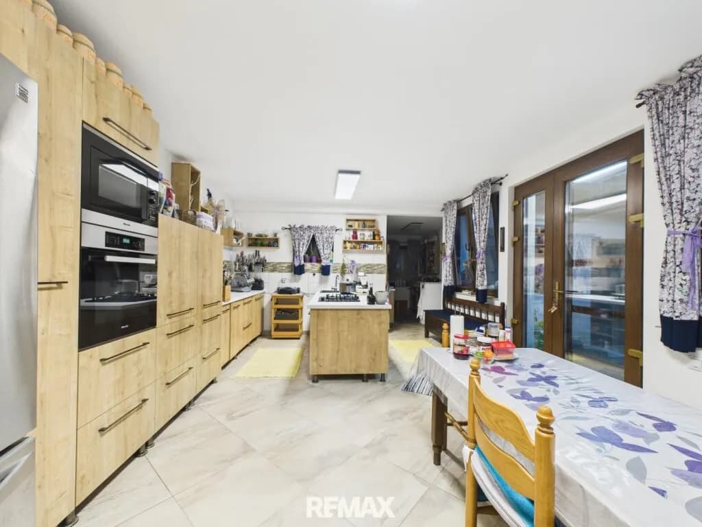 6-Zimmer-Gewerbeimmobilie kaufen in Bruck an der Leitha – 416 m², € 389.000 – Bild 12 von 32