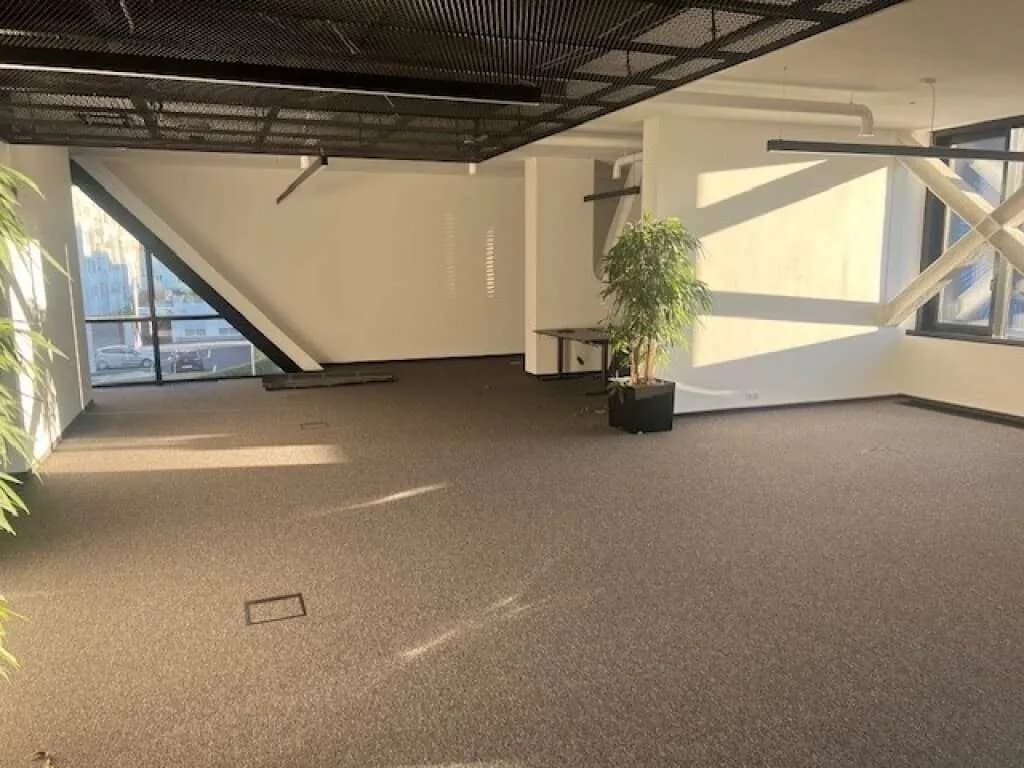 Gewerbeimmobilie mieten in Schwaz – 332 m², € 11.100 – Bild 2 von 10