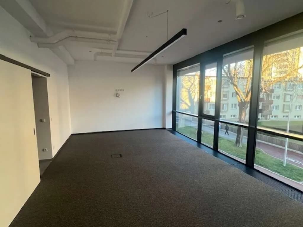 Gewerbeimmobilie mieten in Schwaz – 332 m², € 11.100 – Bild 8 von 10