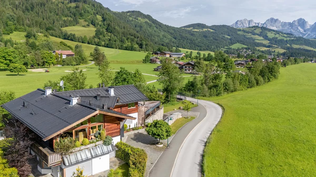 4-Zimmer-Haus kaufen in Kitzbühel – 207 m², € 2.595.000 – Bild 2 von 9