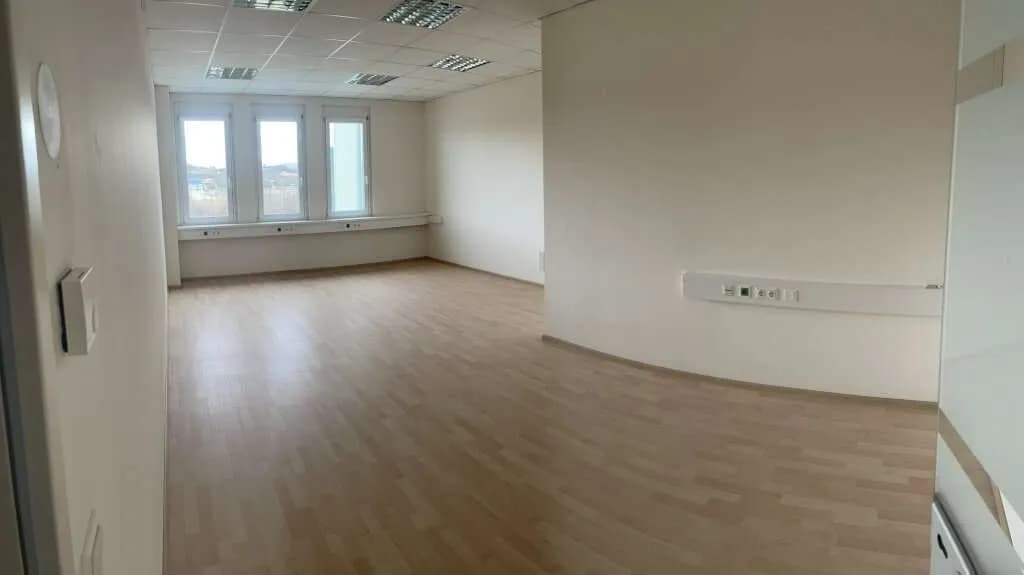 3-Zimmer-Gewerbeimmobilie mieten in Baden – 106 m², € 1.252 – Bild 4 von 7