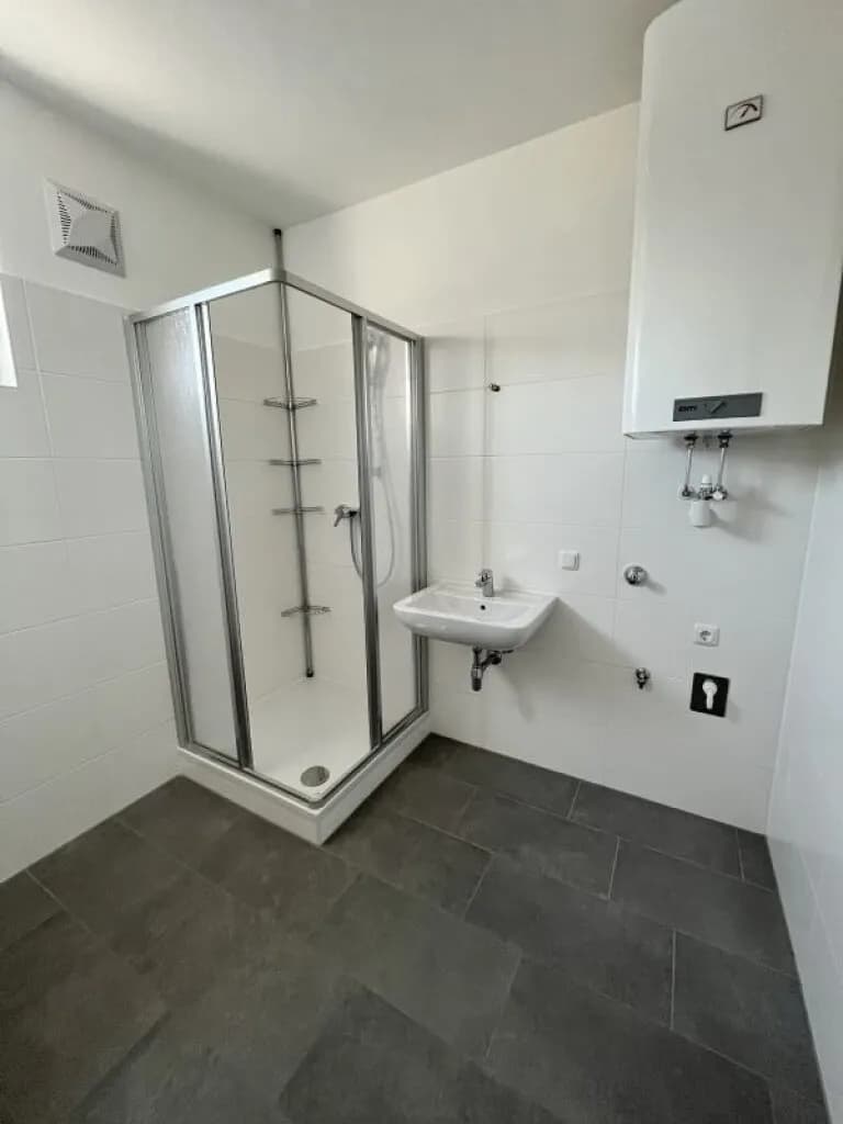 5-Zimmer-Gewerbeimmobilie mieten in Linz – 222 m², € 1.444 – Bild 10 von 20