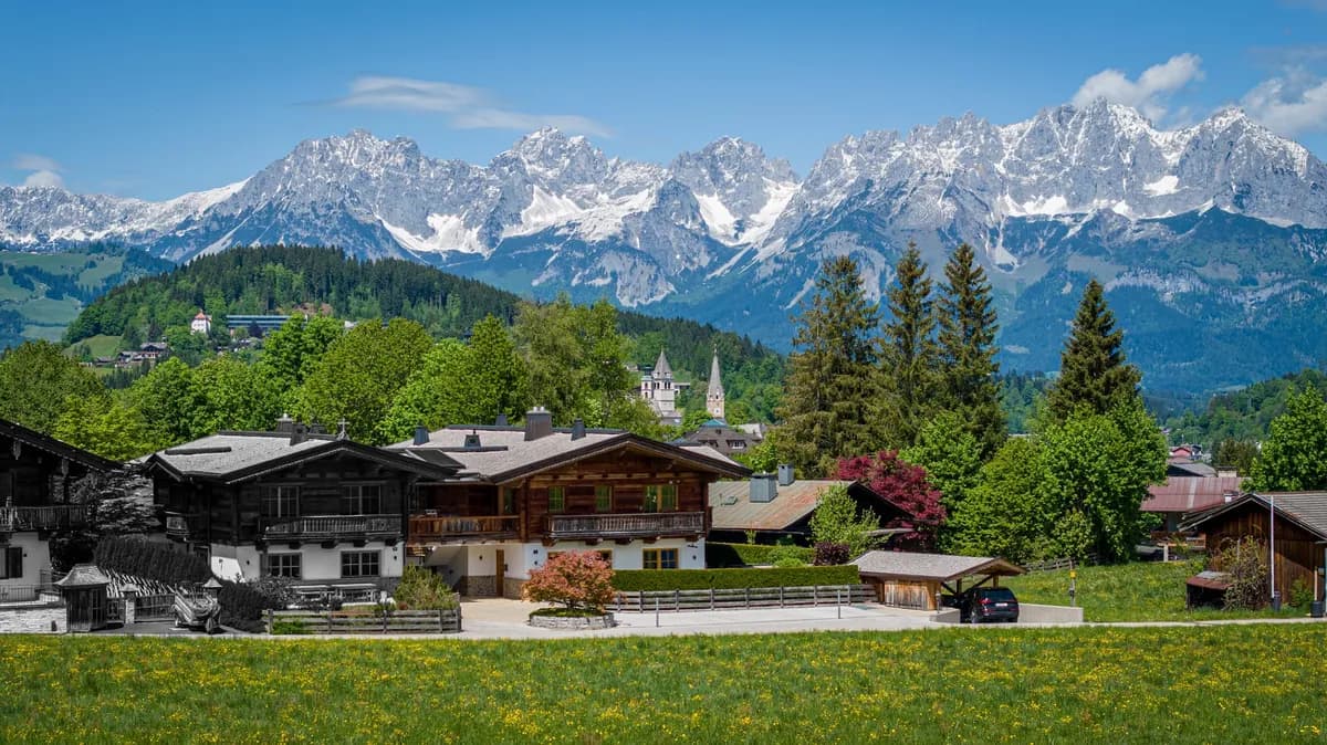 8-Zimmer-Immobilie kaufen in Kitzbühel – 317 m², € 6.400.000 – Bild 1 von 6