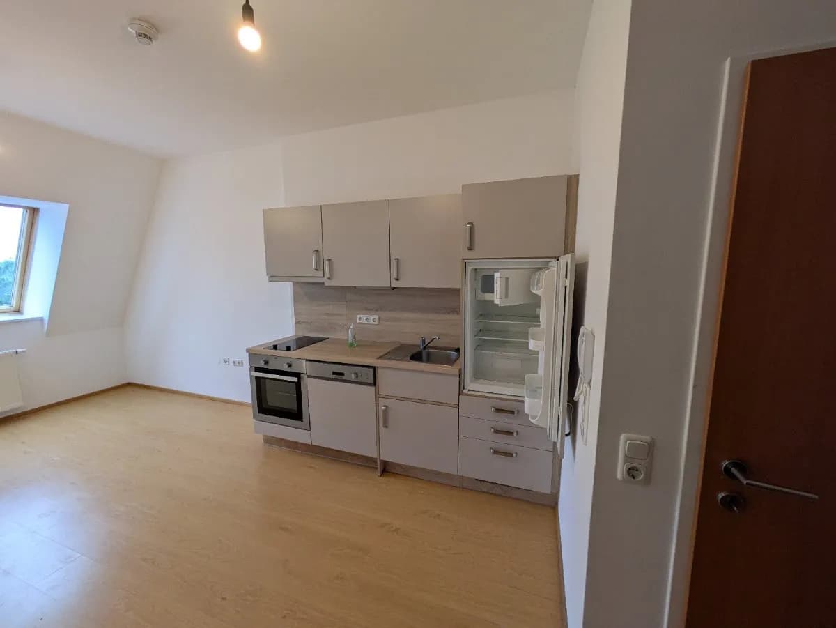 2-Zimmer-Wohnung mieten in Steyr – 43 m², € 548 – Bild 2 von 8