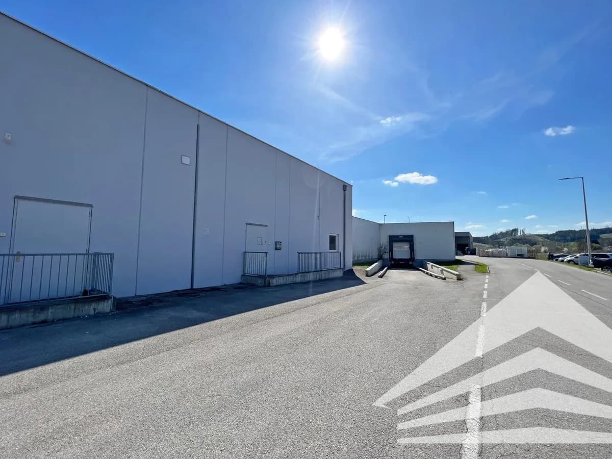 Gewerbeimmobilie mieten in Steyr-Land – 326 m², € 3.750 – Bild 11 von 13