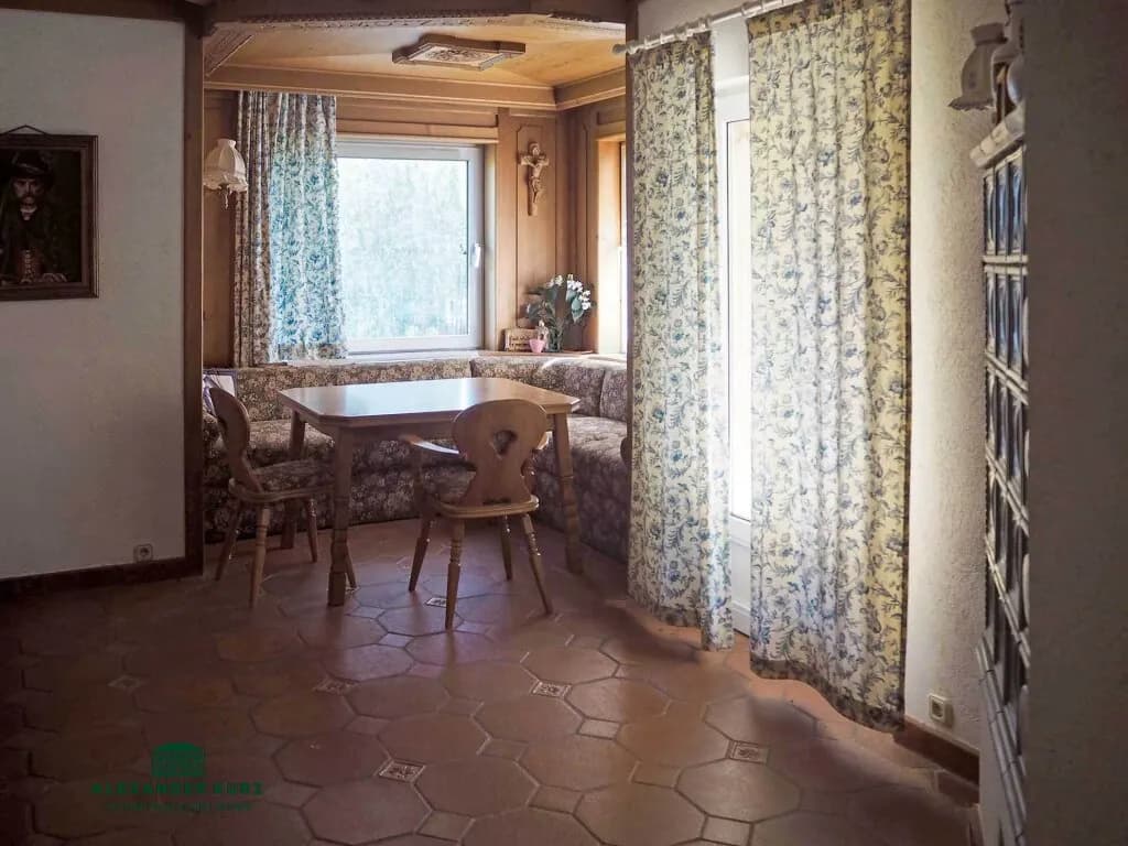 6-Zimmer-Haus kaufen in Vöcklabruck – 280 m², € 990.000 – Bild 2 von 6