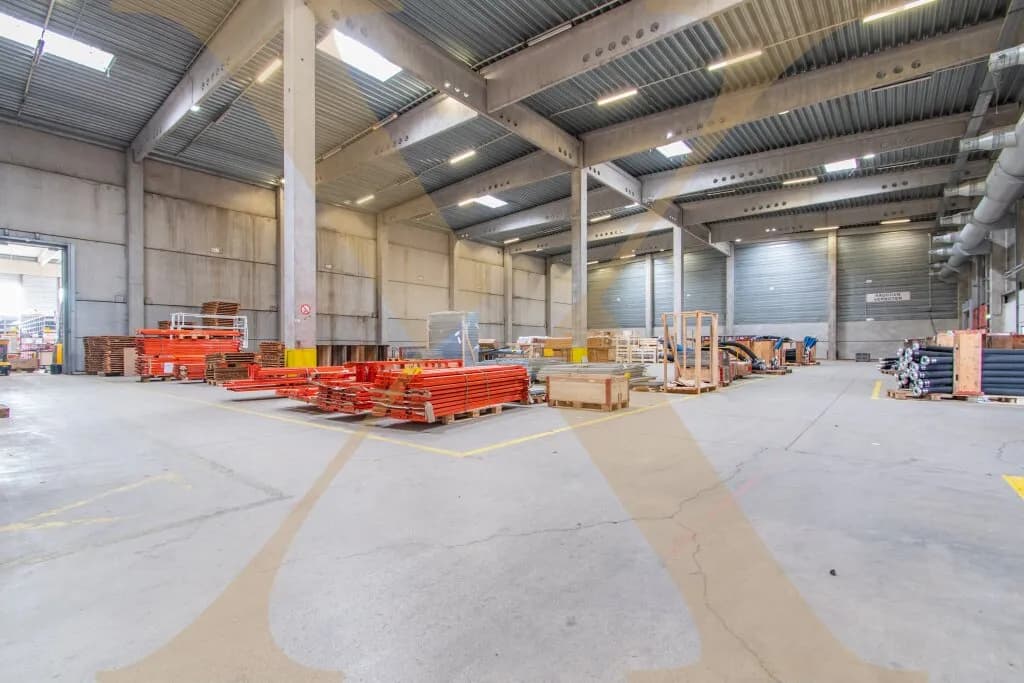 Gewerbeimmobilie mieten in Linz Land – 3 200 m²