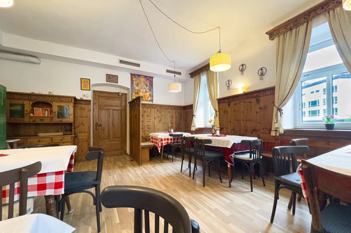 Gewerbeimmobilie mieten in Kitzbühel – 300 m², € 3.880