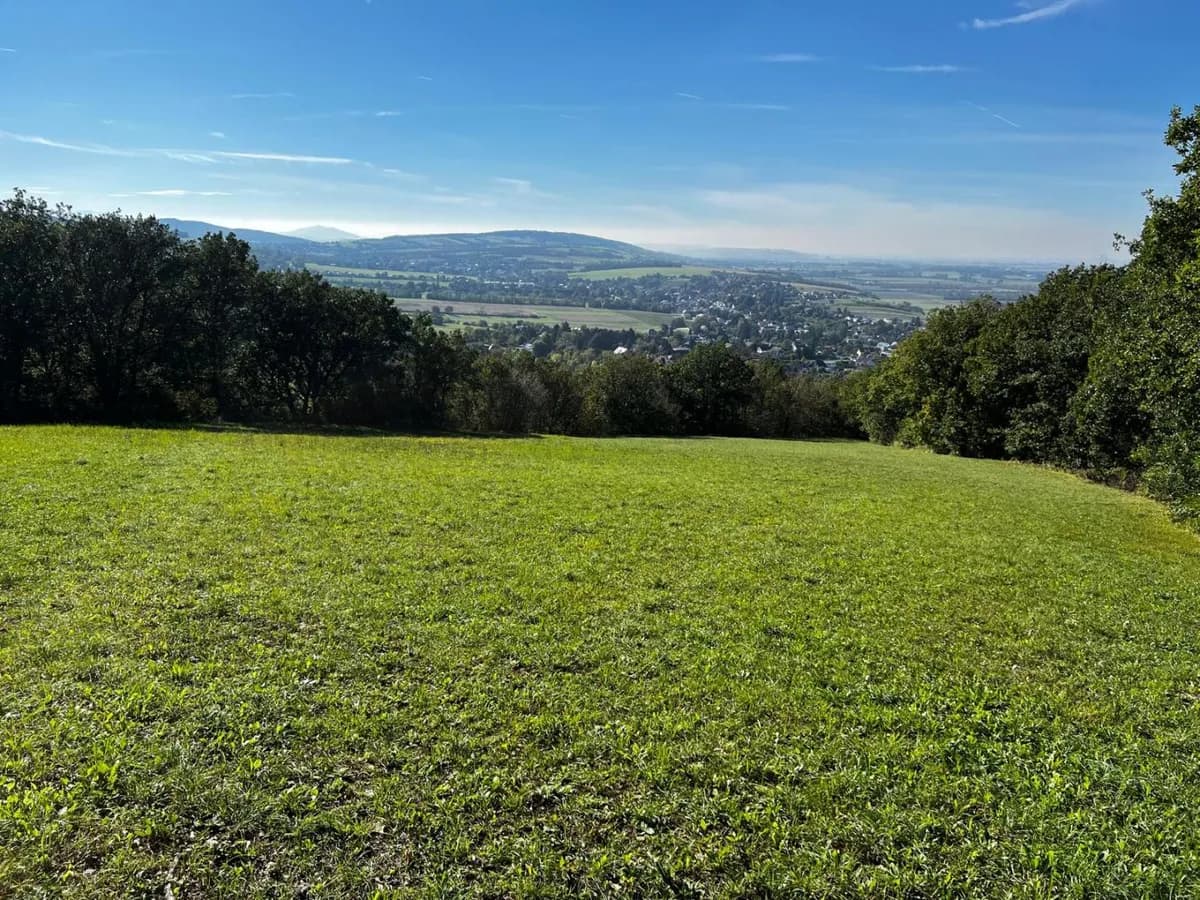 Grundstück kaufen in Tulln – 10 300 m², € 98.000