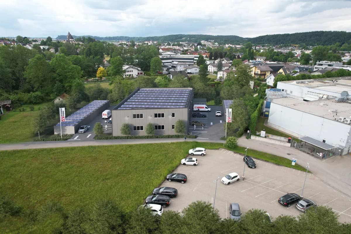 Gewerbeimmobilie kaufen in Vöcklabruck – 80 m², € 230.400 – Bild 2 von 4