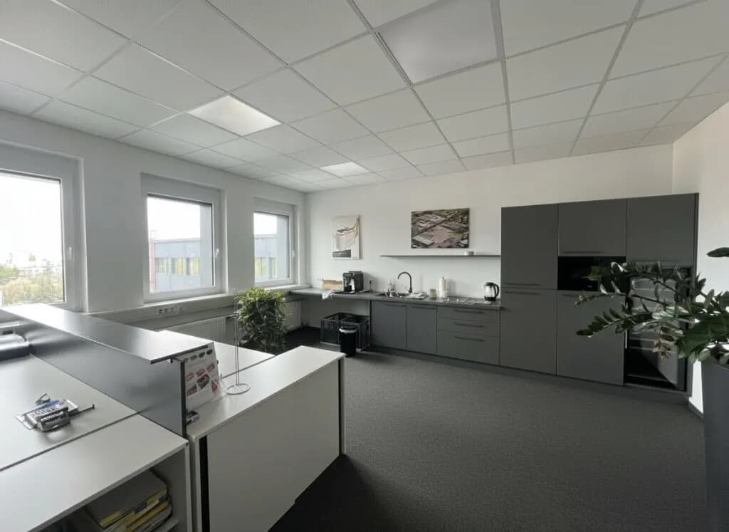 Gewerbeimmobilie mieten in Baden – 155 m², € 1.535