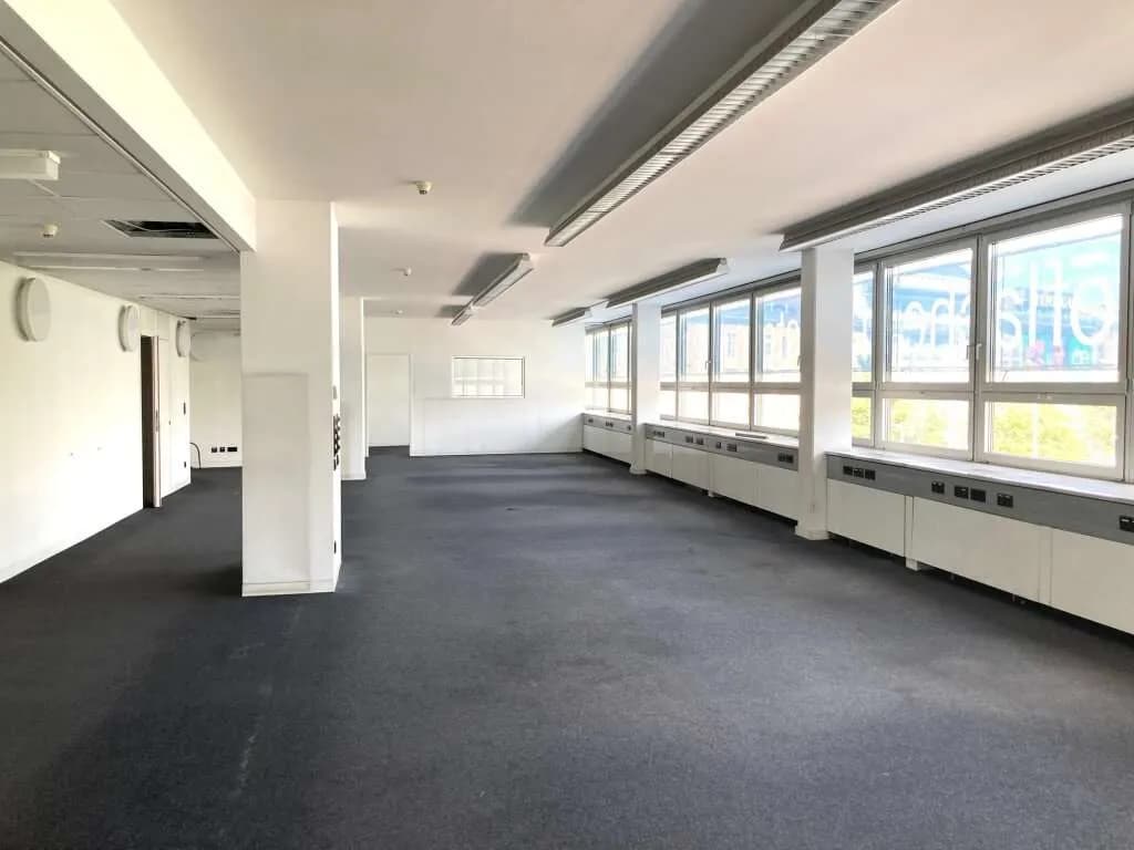 Gewerbeimmobilie mieten in Wien – 1 333 m², € 32.659 – Bild 18 von 21