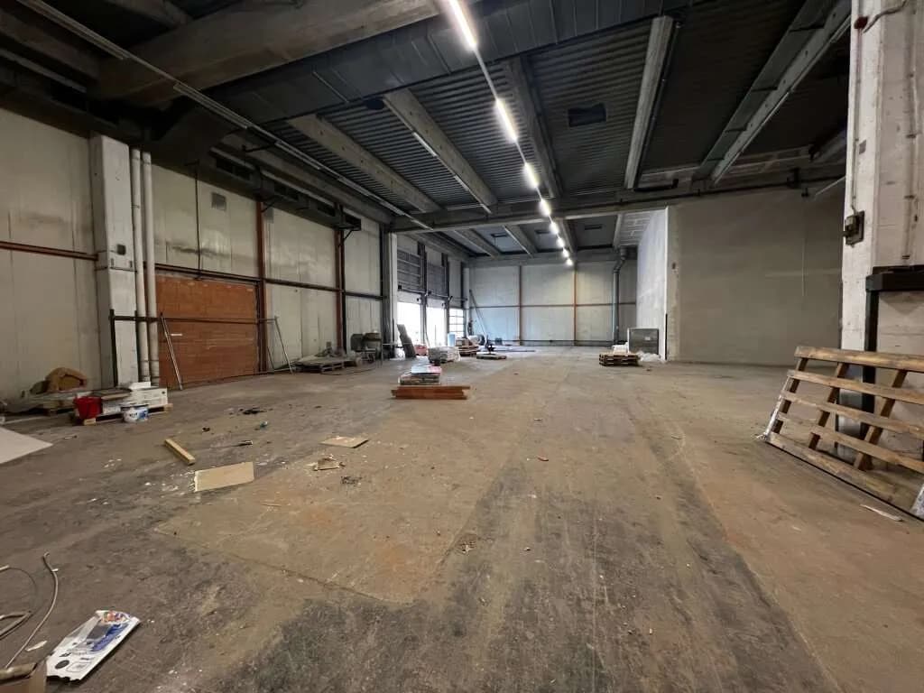 Gewerbeimmobilie mieten in Baden – 3 200 m², € 18.880 – Bild 2 von 4