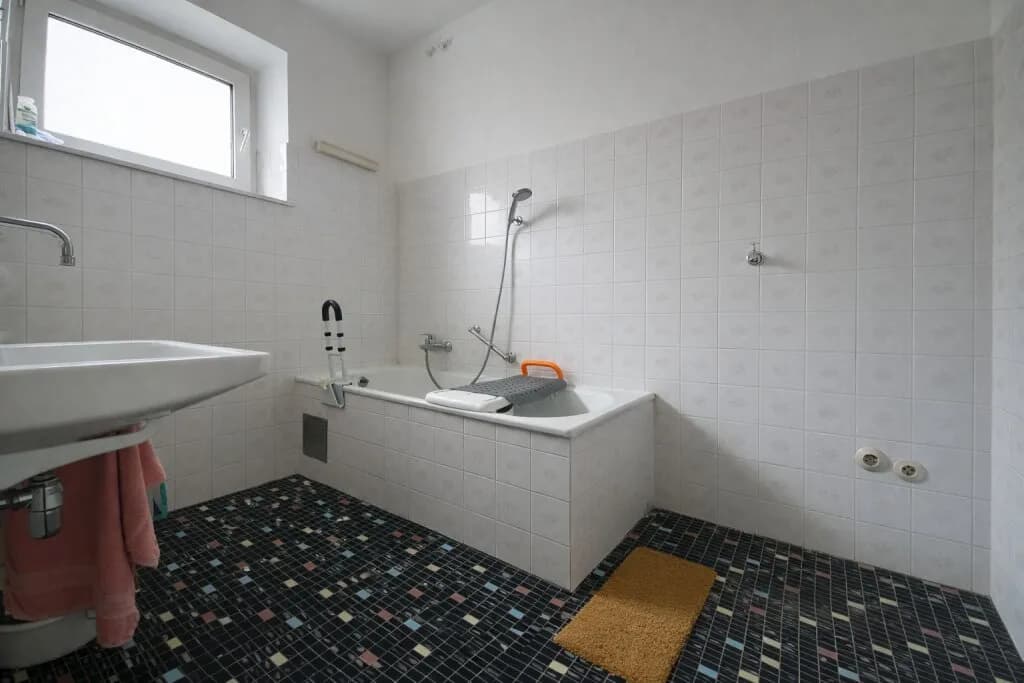 Gewerbeimmobilie kaufen in Bruck an der Leitha – 224 m², € 390.000 – Bild 8 von 15