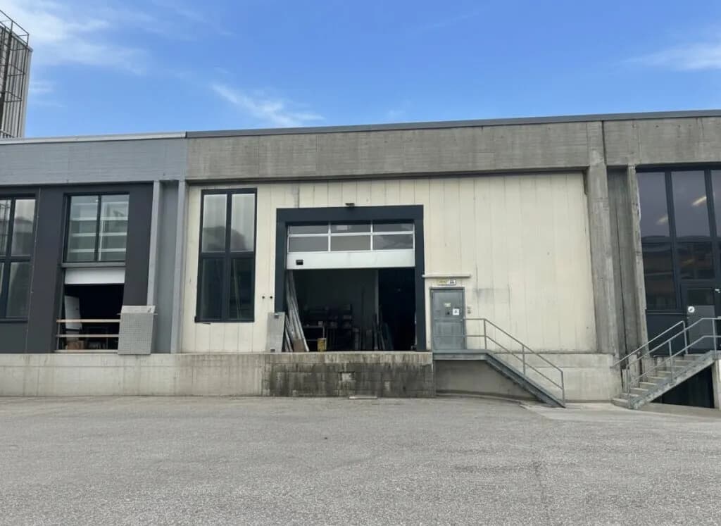Gewerbeimmobilie mieten in Baden – 900 m², € 6.210