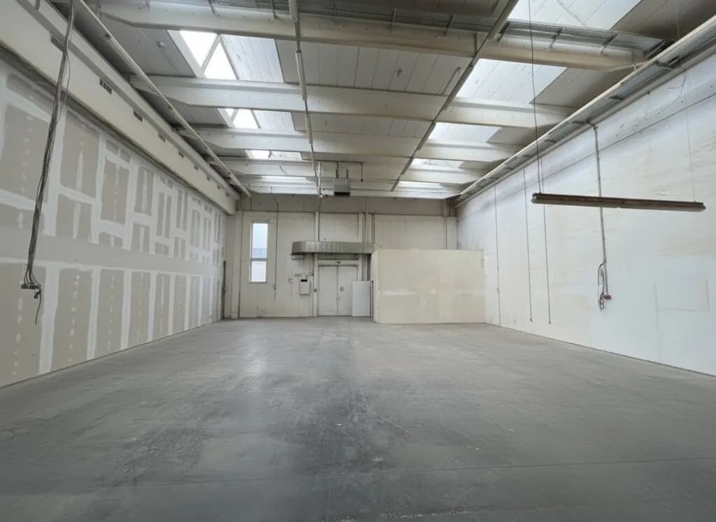 Gewerbeimmobilie mieten in Baden – 900 m², € 6.210 – Bild 3 von 9