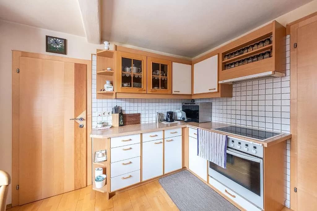 6-Zimmer-Haus kaufen in Vöcklabruck – 210 m², € 385.000 – Bild 3 von 10