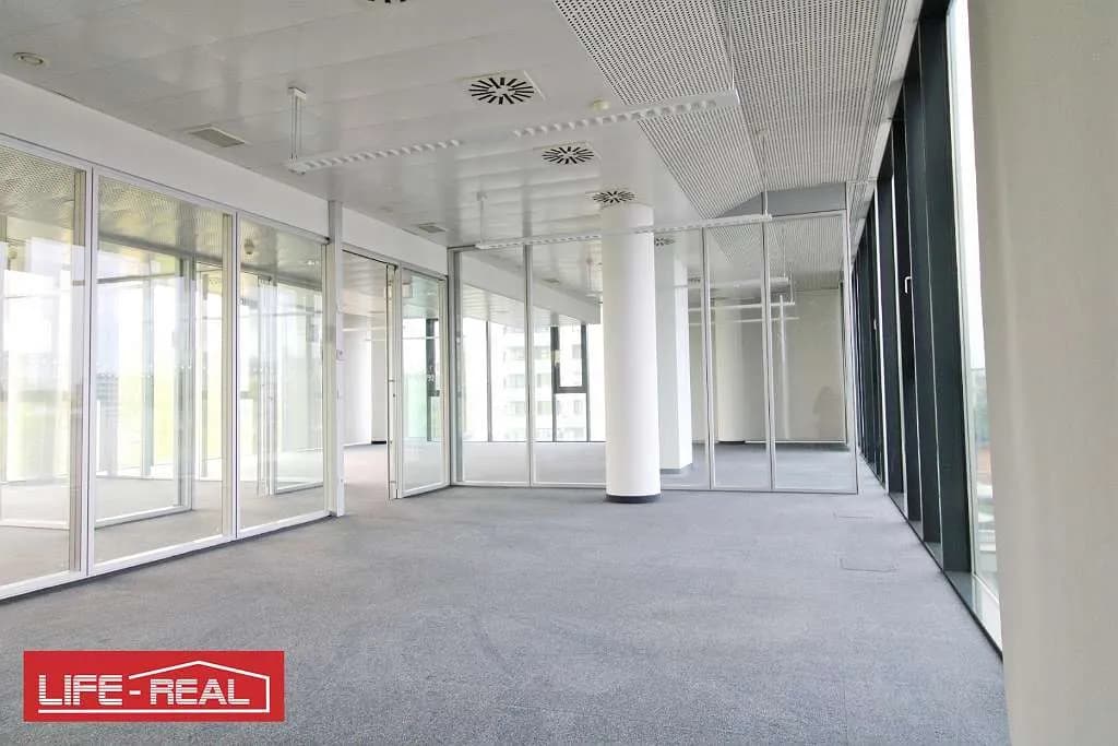 Gewerbeimmobilie mieten in Linz – 558 m², € 9.243