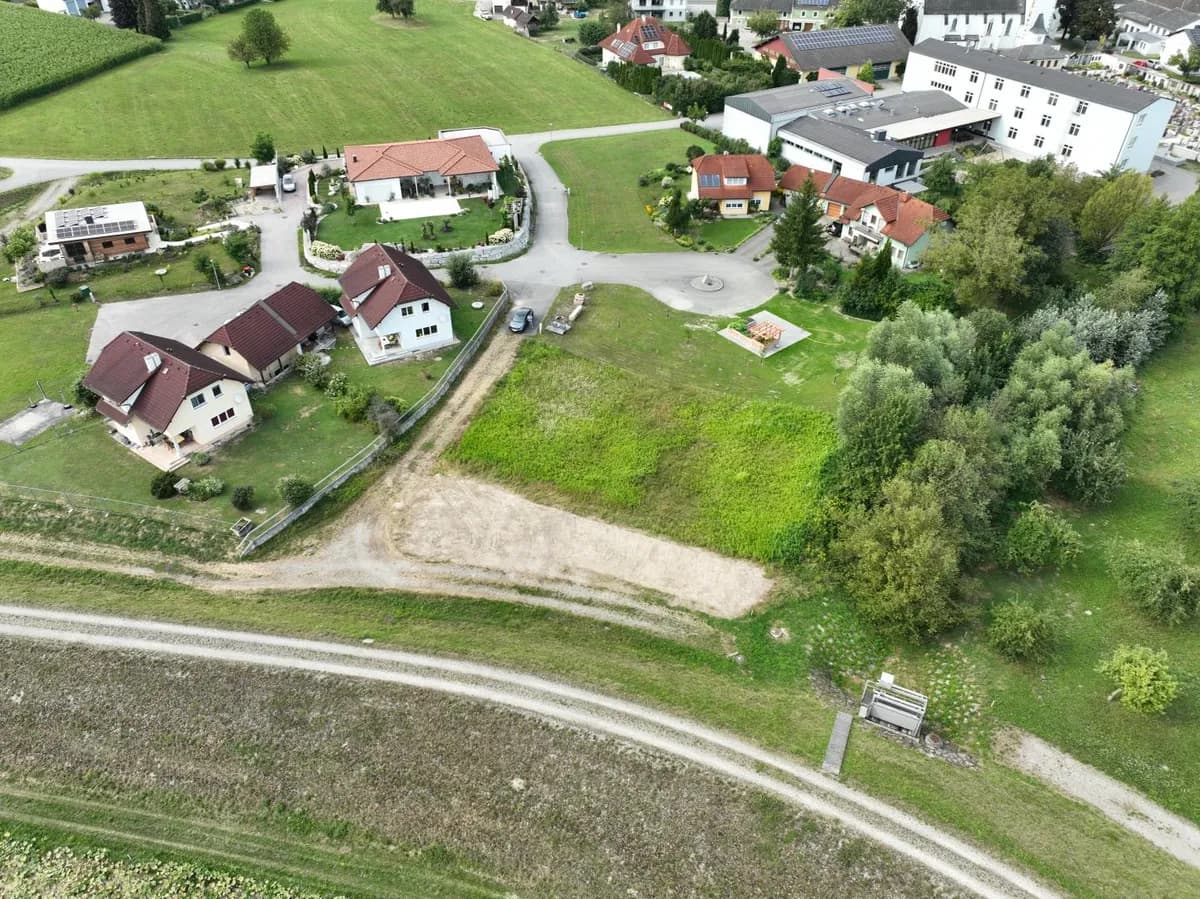 Grundstück kaufen in Perg – 1 150 m², € 140.000 – Bild 2 von 2