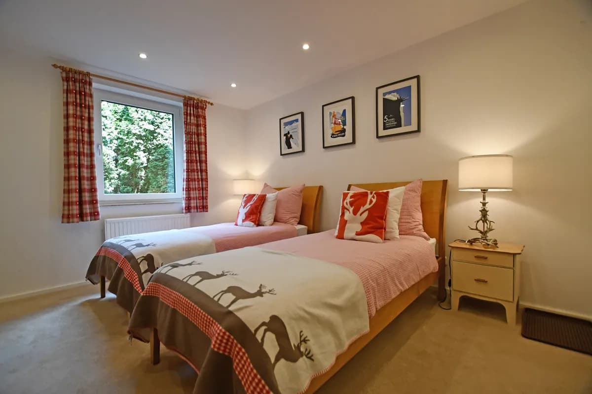 10-Zimmer-Gewerbeimmobilie kaufen in Gmunden – 264 m², € 1.290.000 – Bild 7 von 8