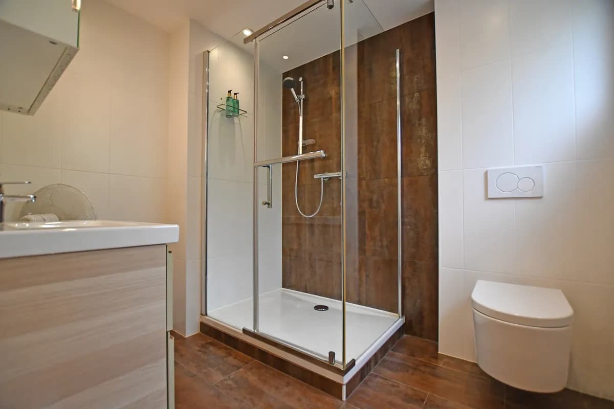 10-Zimmer-Gewerbeimmobilie kaufen in Gmunden – 264 m², € 1.290.000 – Bild 8 von 8