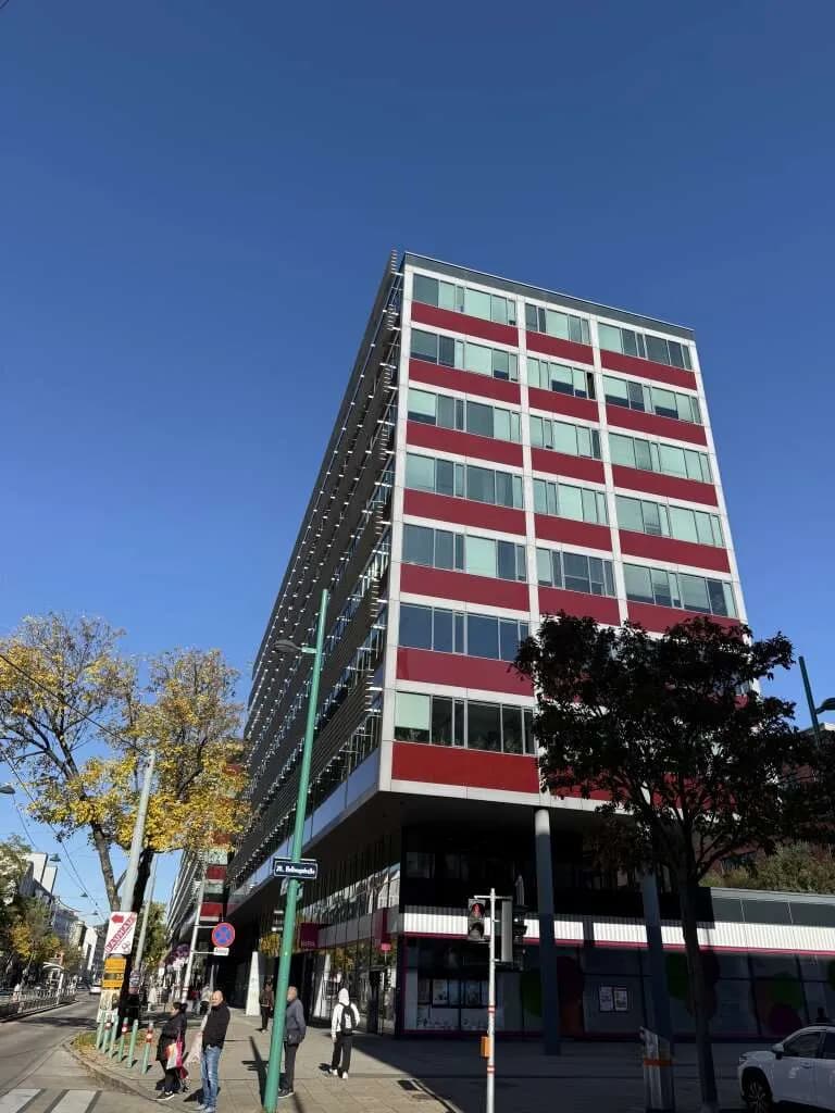 Gewerbeimmobilie mieten in Wien – 335 m², € 6.365 – Bild 2 von 51