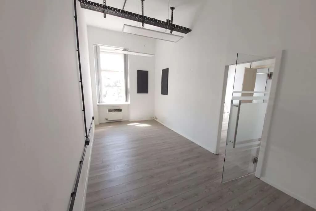 5-Zimmer-Gewerbeimmobilie mieten in Gmunden – 107 m², € 1.352 – Bild 3 von 10