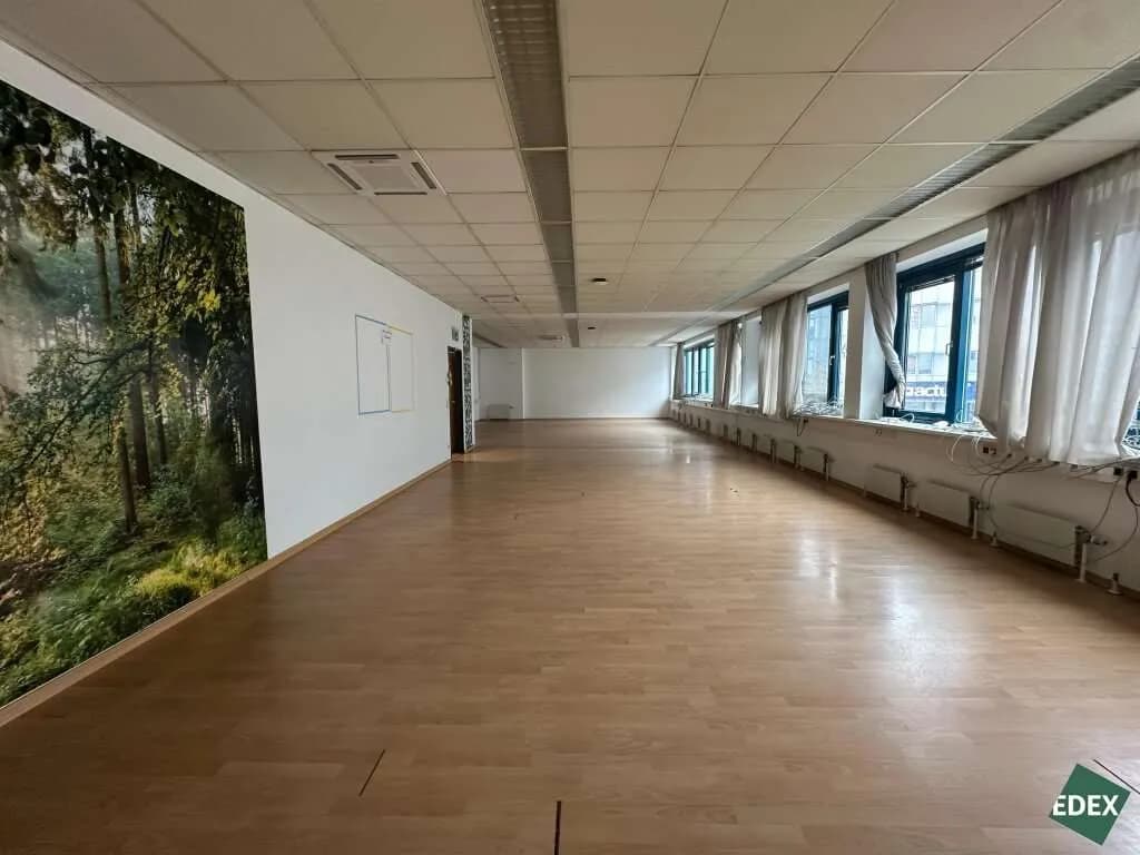 Gewerbeimmobilie mieten in Wien – 926 m², € 12