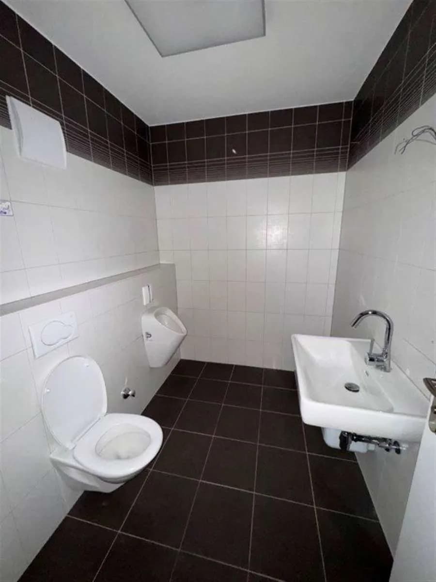 3-Zimmer-Gewerbeimmobilie mieten in Lienz – 94 m², € 1.552 – Bild 4 von 12