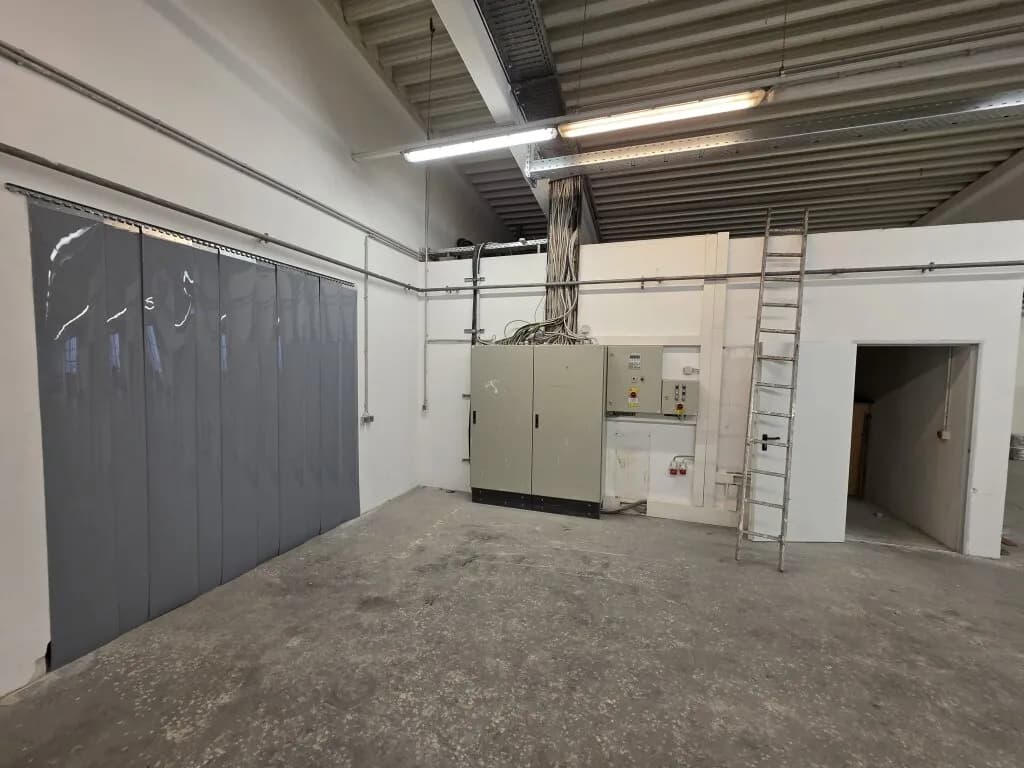 Gewerbeimmobilie mieten in Wiener Neustadt Land – 640 m², € 4.544 – Bild 4 von 16