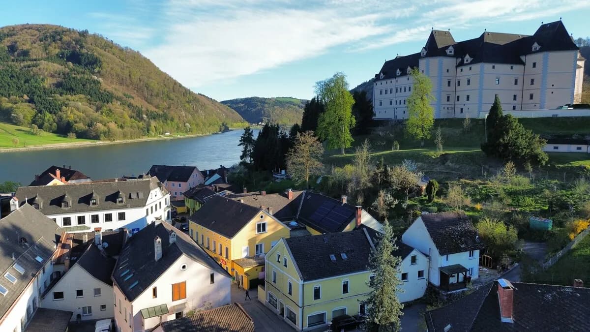6-Zimmer-Haus kaufen in Perg – 330 m², € 355.000