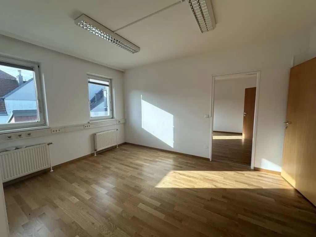 7-Zimmer-Gewerbeimmobilie mieten in Eisenstadt – 249 m², € 3.295 – Bild 3 von 15