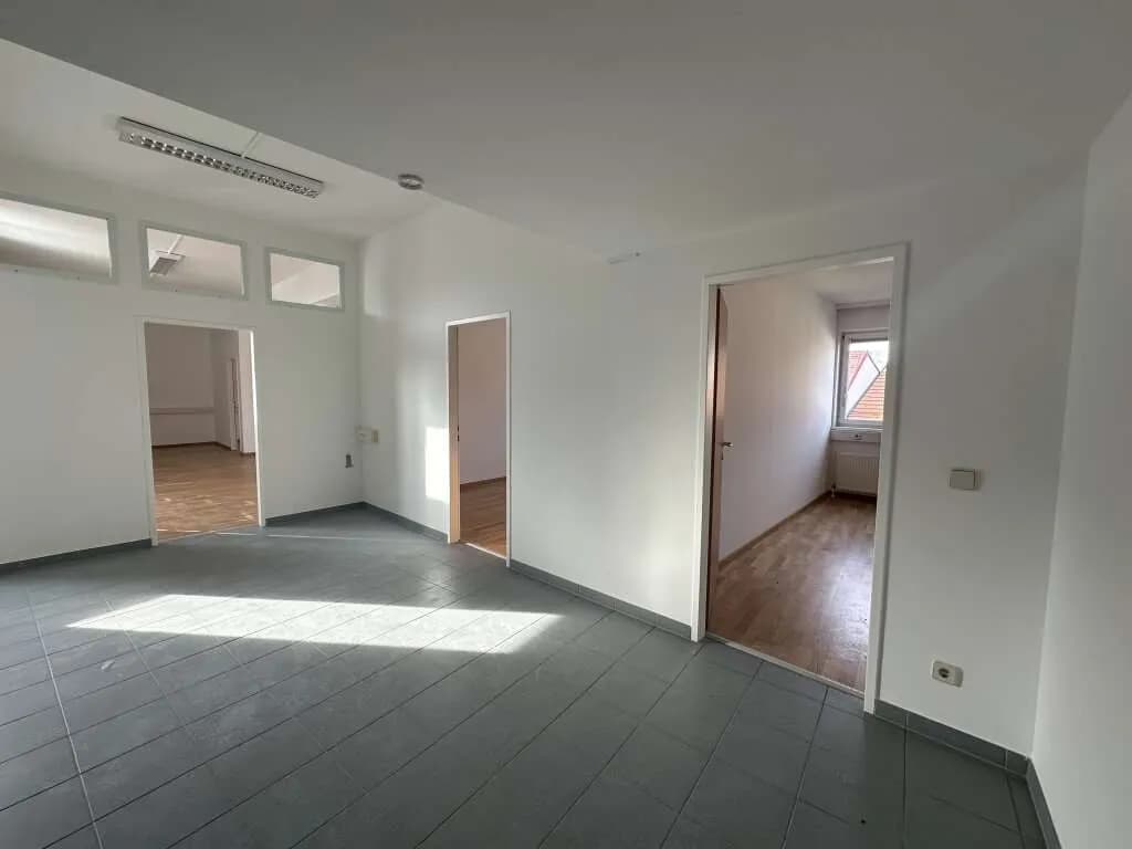 7-Zimmer-Gewerbeimmobilie mieten in Eisenstadt – 249 m², € 3.295 – Bild 9 von 15