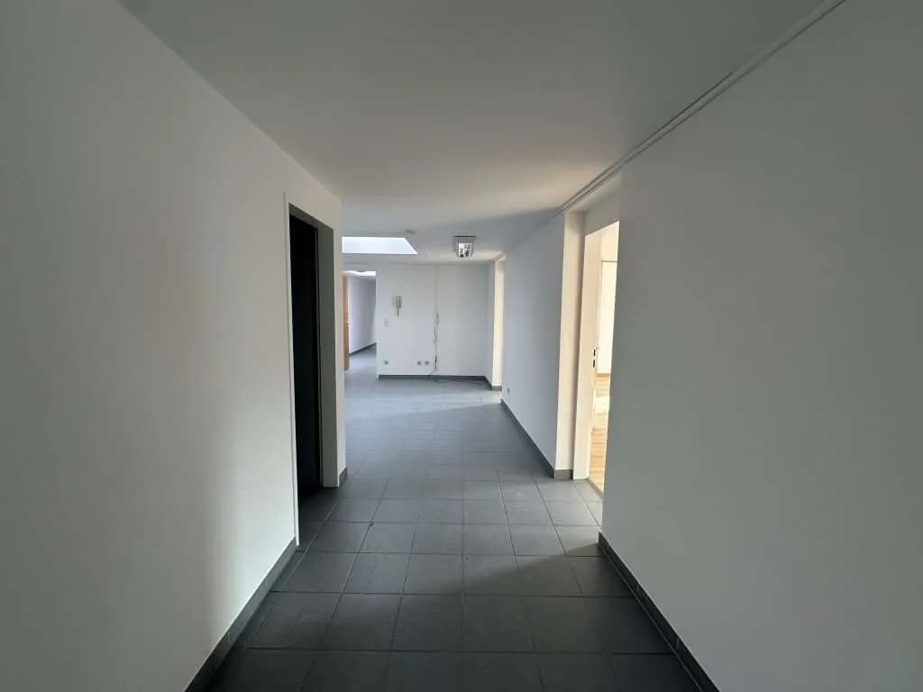 7-Zimmer-Gewerbeimmobilie mieten in Eisenstadt – 249 m², € 3.295 – Bild 10 von 15
