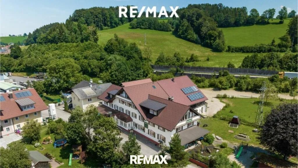 17-Zimmer-Gewerbeimmobilie kaufen in Vöcklabruck – 550 m², € 849.000 – Bild 2 von 14