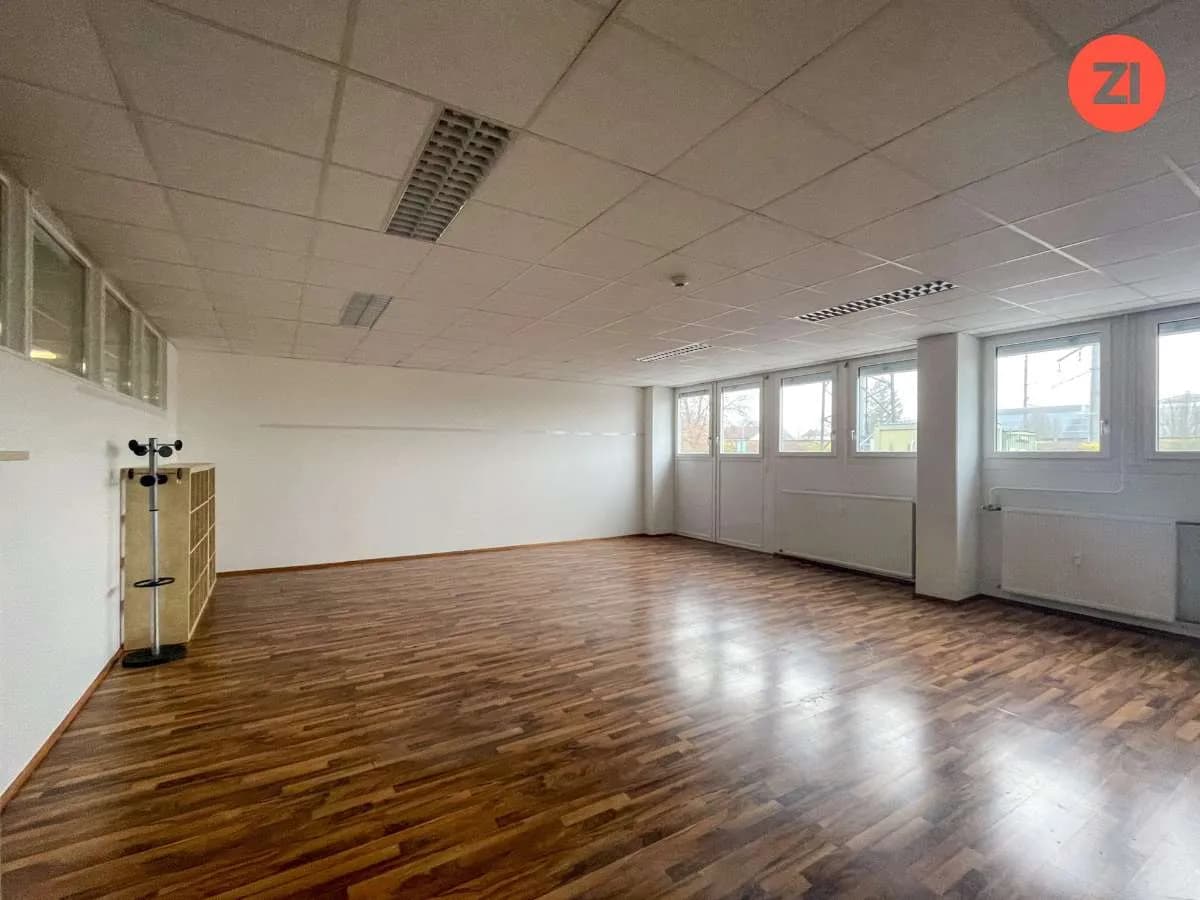 6-Zimmer-Gewerbeimmobilie mieten in Linz Land – 499 m², € 4.339 – Bild 9 von 13
