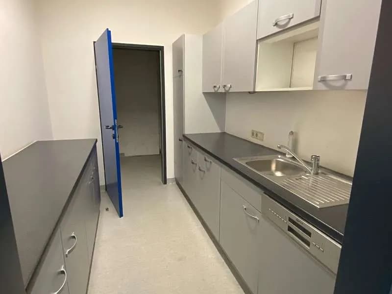 15-Zimmer-Gewerbeimmobilie mieten in Graz – 600 m², € 11 – Bild 11 von 14